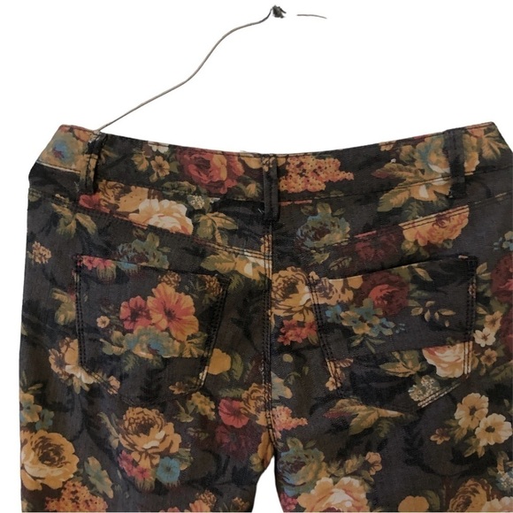 Xhilaration Dark Floral Pocketed Straight Legged Stretch Jeans Size 3 - Picture 7 of 9